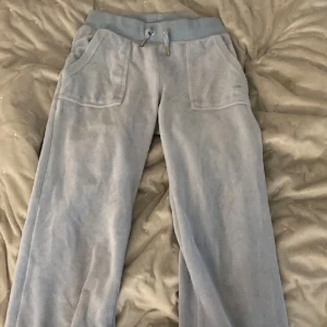 Juicy couture  - Ljusbåa juicy byxor, bra skick