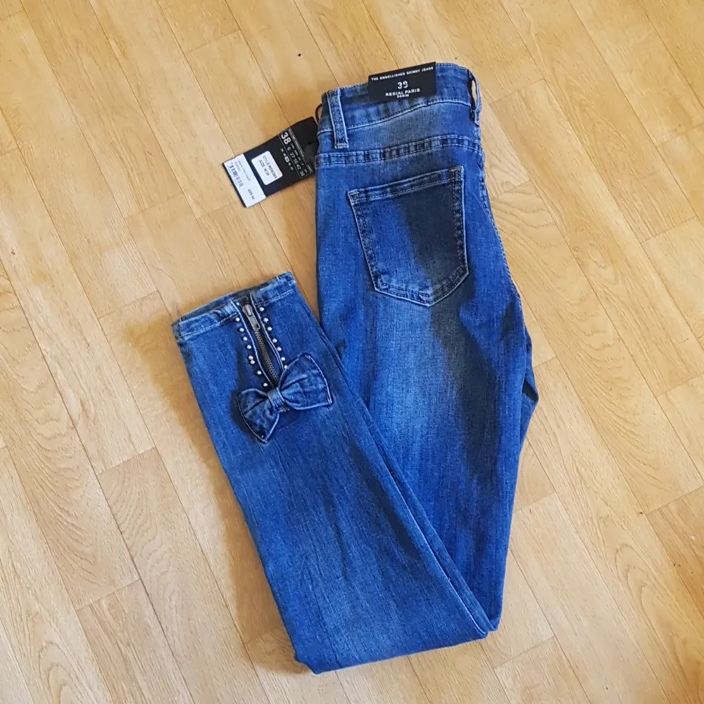 Nya med prislapp. Jeans & Byxor.
