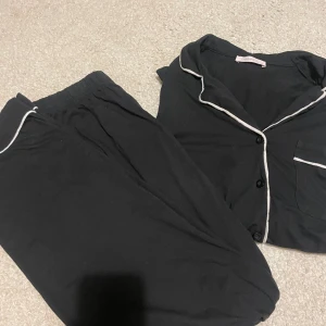 Mjukis set  - Säljer mitt mjukis set från Zalando! Super skönt material och endast använt ish 2 gånger🥰