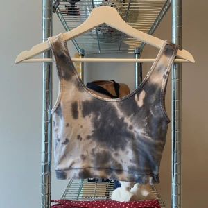 Tiedye linne - Tiedye linne i storlek S från Ribeckas kollektion med Madlady