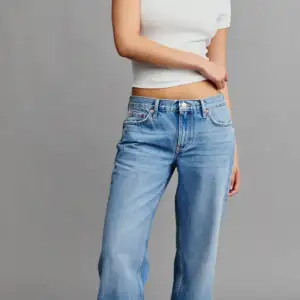 Superfina lowwaist jeans från Gina tricot, bra skick💗