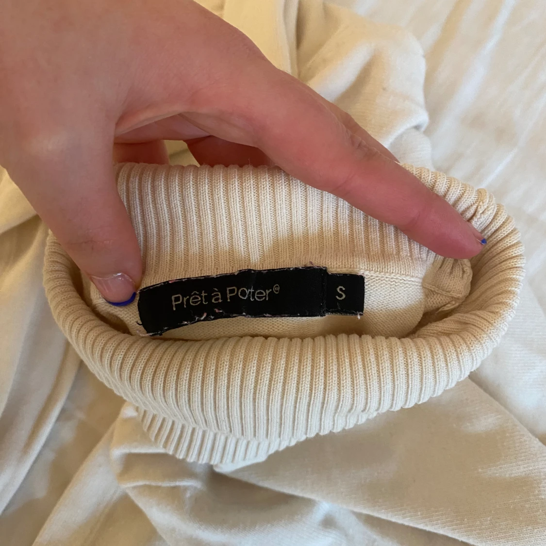 Polotröja i cream färg  - 90