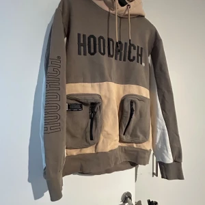 Hoodrich set,  - Storlek medium i nyskick använt fåtal gånger. Nypris 1990:-