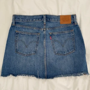 Levis kjol - Jeanskjol från levis, knappt använd😇💕