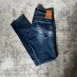 Replay Anbass  - Replay Anbass | Stl W31 L32 | Skick 9/10 | Nypris 1599kr - Mitt pris 499kr | Hör av dig om det är någonting du undrar!