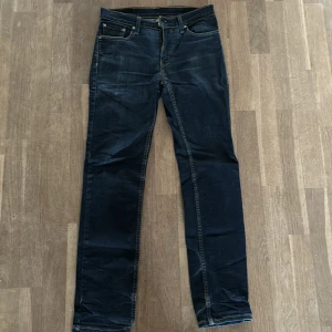 Levis jeans  - Begagnade levis jeans 511 (W=30, L=34) i färgen mörkblå och nypriset ligger runt 900kr. För ytligare frågor och bilder kontakta gärna säljaren!