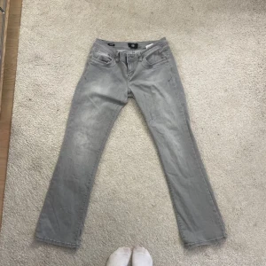 Grå Ltb valerie jeans - Säljer mina super fina Ltb jeans då dem knappt kommer till användning längre, super fint skick och pris kan diskuteras❤️❤️❤️