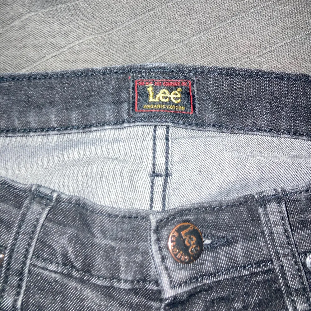 Säljer feta Lee jeans. W29 L32. Bra skick. Säljer för att jag vuxit ur de.. Jeans & Byxor.