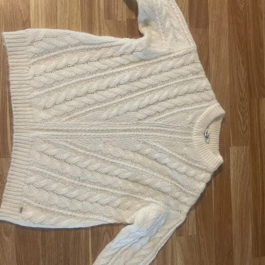 Vit stikadtröja  - 90