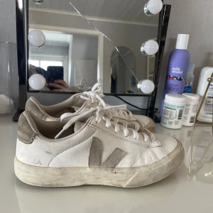 Veja skor storlek 38 - Veja skor i storlek 38, nypris 1700  