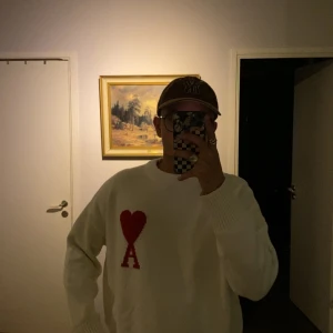 Ami Paris sweater  - Jag kan skicka dig detaljerna om storlekarna om du är intresserad!
