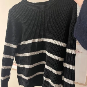 Tröja  - Randig tröja från Cubus, ingen skada! Skriv för mer information eller bilder! Öppen för pris förslag❤️