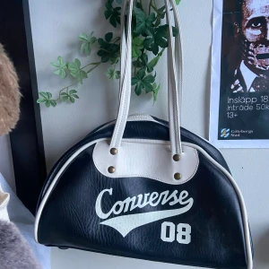 converse väska - Asball och unik converse väska. Säljer då den inte kommer till användning. Pris går att diskutera