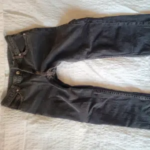 Nya jeans som används 1 gång. I storlek S.