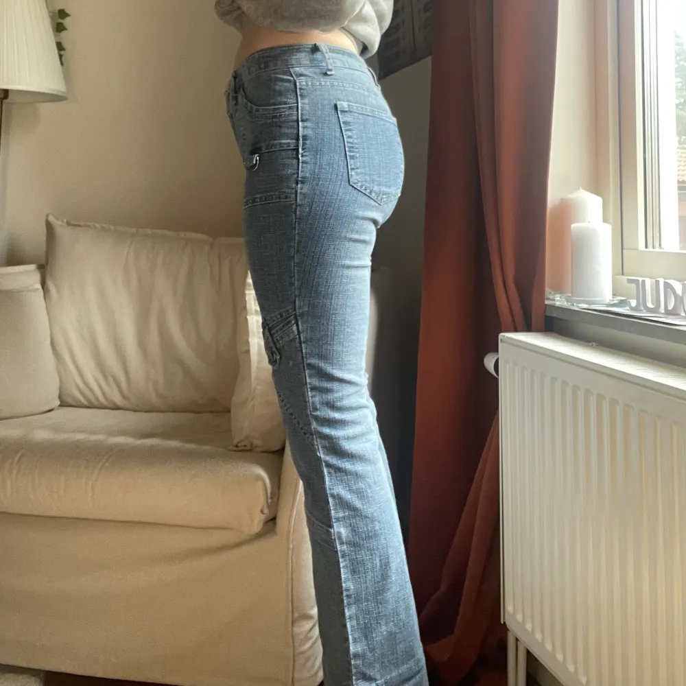 Bootcut jeans i y2k stil. Storlek S. Jeans & Byxor.