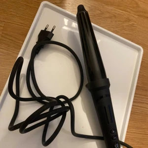 Locktång - Rita Ora locktång, endast använd 1 gång. Nypris 249, mitt pris 100kr.