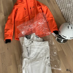 J.Lindberg Skidsett  - Säljer dessa feta skid grejerna, har ingen användning av dem och är i mycket bra skkck!