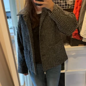 Kappa från monki❤️ - Supergulliga kappa, köpt på Plick samt lånade bilder!! Bra skick!! Nypris ca 700, passar xs-s❤️strl xxs 