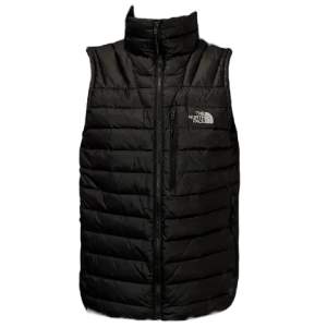 The North Face Väst. Storlek S. Använd med några defekter. Säljer för att jag inte använder den längre. Modell på bilderna är 178cm lång. Fler bilder på defekter kan skickas via pm