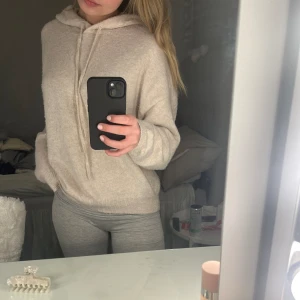 Stickad tröja - Soft goat liknande tröja med luva, super mysig och fin🩷 