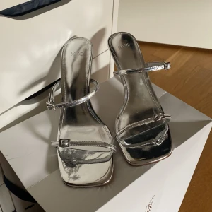 Klackar  - Klackar från Mango. Riktigt snygga men försmå för mig som har 40