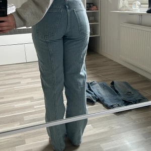 Mönstrade Jeans - Säljer dessa mönstrade jeans som jag endast använt en gång, de har medelhög midja☺️