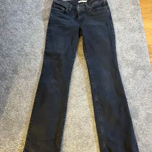 Helt nya levis jeans utan prislapp. Använda 1 gång. Säljer pågrund av förstora! 