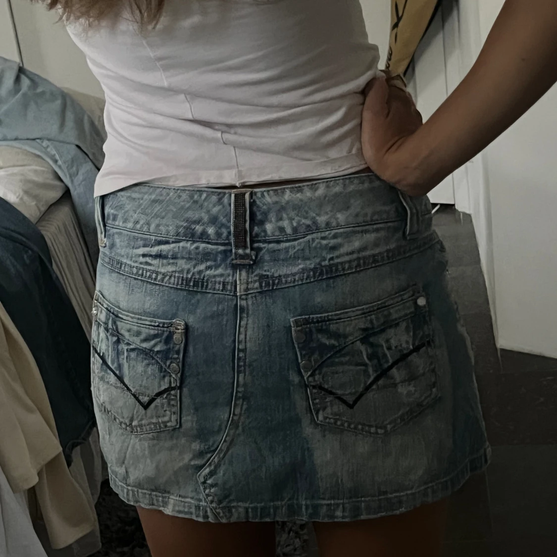 Lågmidjad ljus jeanskjol - 92