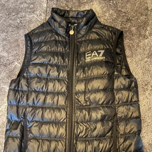 EA7 väst - Storlek xs