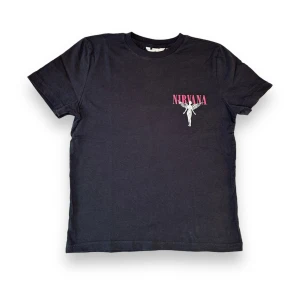 Nirvana T-shirt med turnédatum - Fint skick! 100% bomull