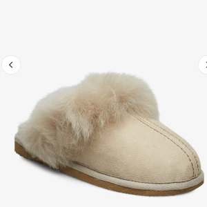 Tofflor från Shepherd  - Säljer nästan oanvända tofflor från Shepherd då de är försmå. 💕  Nypris ca 950kr 