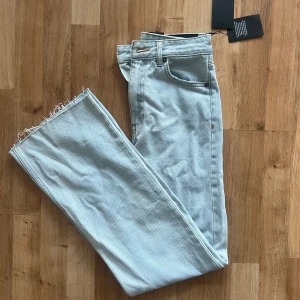 Ljusa jeans - Ett par ljusblå jeans från Dr.Denim. Oanvända med prislappen på. Strlk 26/32