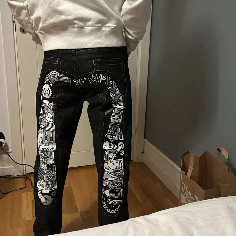 Evisu jeans i storlek 29/30, näst intill oanvända, riktigt feta. Jeans & Byxor.