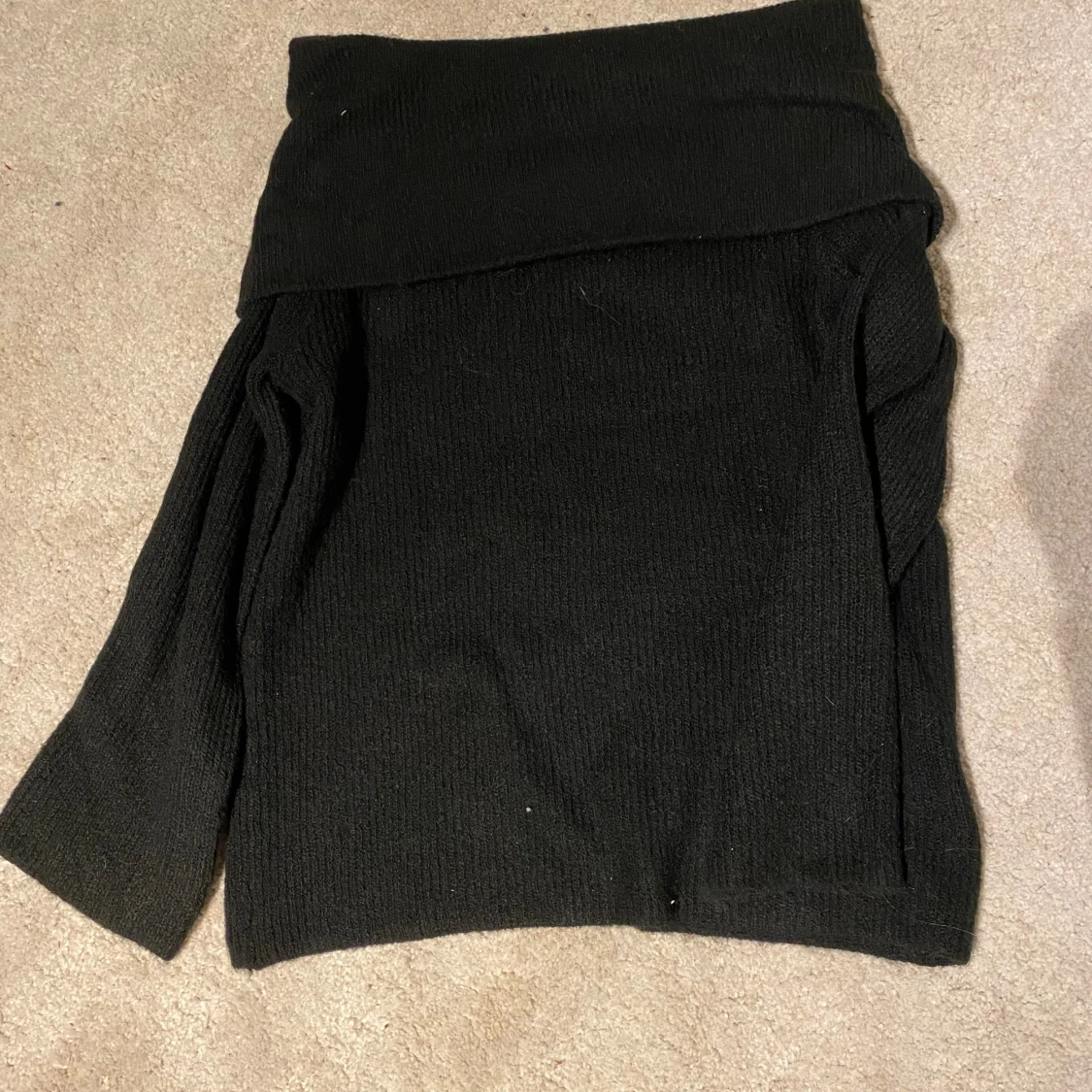 Stickad offshoulder tröja - 1