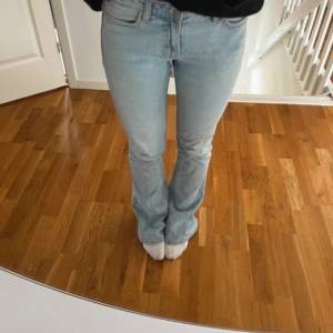 Superfina lågmidjade jeans från Zara!  Skriv för flera bilder💞