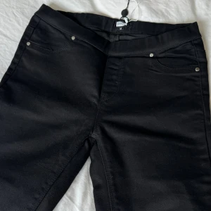 Leggings bik Bok - Jeans leggings från Bik Bok.  Aldrig använda, lapp sitter kvar. 