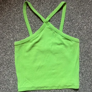 linne - gulligt grönt linne från Gina.  Perfekt till sommaren😊I nyskick