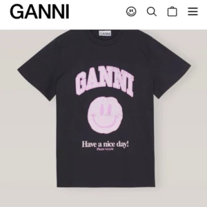 Ganni tshirt  - Endast använd några gånger, fint skick! Storlek L men skulle säga att den sitter mer som en M 