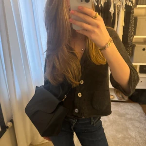 trekvärtsärmadkofta -  Jättefin trekvärtsärmadkofta tyvärr inte komma till användning kolla mina andra saker jag säljer💕💕