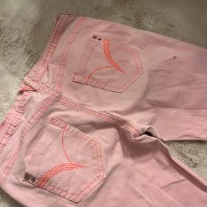 Asballa rosa lågmidjade jeans!!💕💖🌸💞  Tyvärr för små för mig
