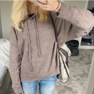 Stickad hoddie - Slutsåld Stickad hoddie från Lindex, inte i nyskick!