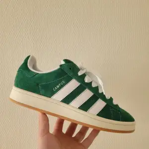 Brand new original adidas campus 00s in green suede and white strips in leather. Size 38 2/3 