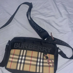 Burburry väska  - Inga fel på den 