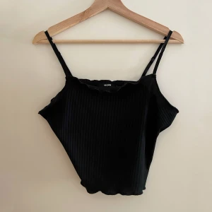 Svart linne - Svart linne från bikbok Aldrig använd Frakt tillkommer 