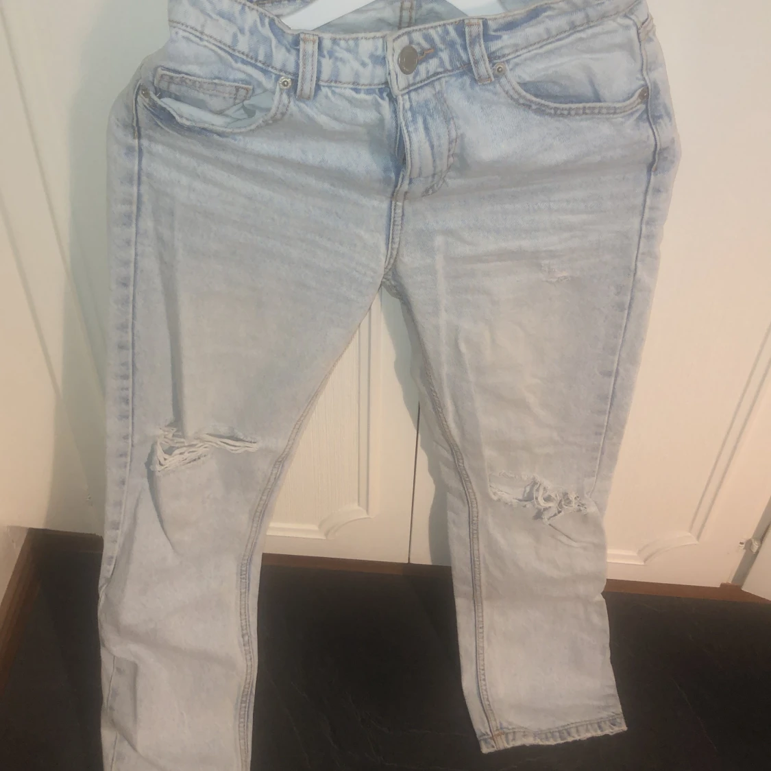 LJUS BLÅA JEANS