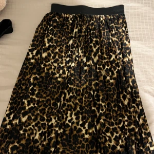 Kjol - Helt ny! Köpt från only.