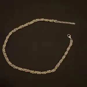 Kejsar halsband i rostfritt stål väldigt lite använd, originallådan följer med, halsbandet är 6mm bred och 49+5 cm lång Nypris 700