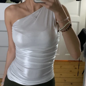 Fest topp💞 - Jätte snygg fest topp i silver från h&m💞 i storlek xxs 💞 oanvänd