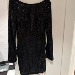 Glitter klänning  - Helt oanvänd 