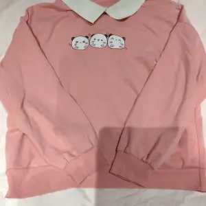 Världens gulligaste rosa tröja med krage och gulligt tryck med pandor! Jättebekväm 💕🐼